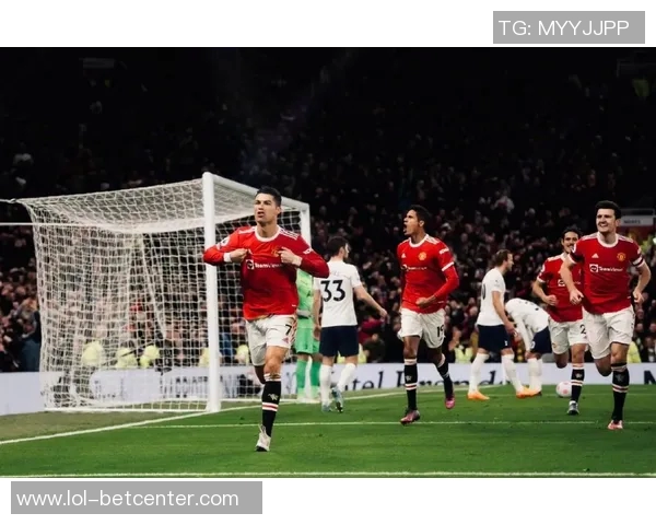 世界杯精彩对决里昂逆转热刺上演帽子戏法引爆全场激情